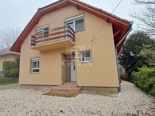 Eladó lakás Mogyoród 138 nm