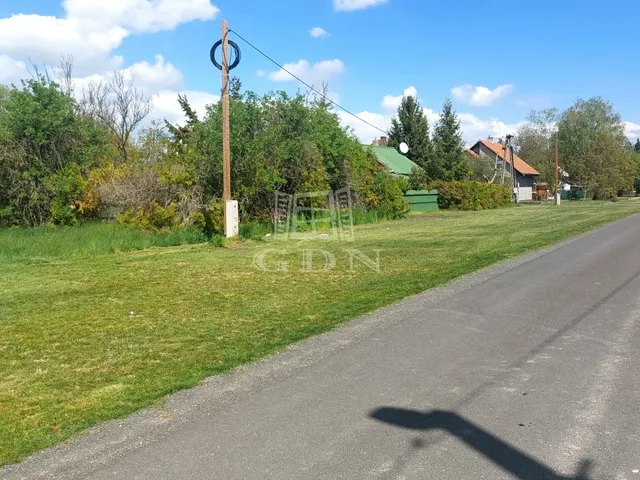 Eladó telek Balatonkeresztúr 1511 nm