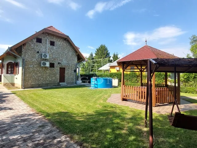 Eladó ház Balatonmáriafürdő 140 nm