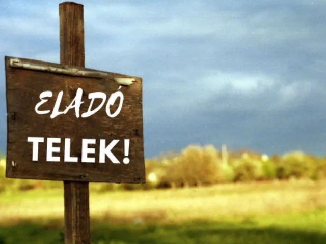Eladó telek Üröm 450 nm