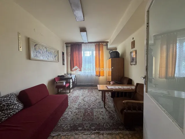 Eladó kereskedelmi és ipari ingatlan Váchartyán 540 nm