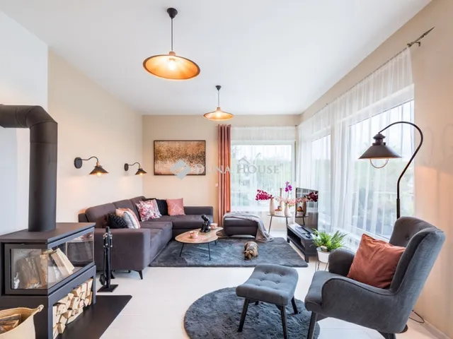 Kiadó ház Telki 330 nm