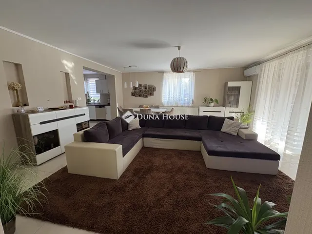 Eladó lakás Székesfehérvár, Lugosi utca 119 nm