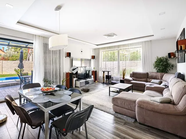 Kiadó ház Budaörs, Kismartoni utca 245 nm