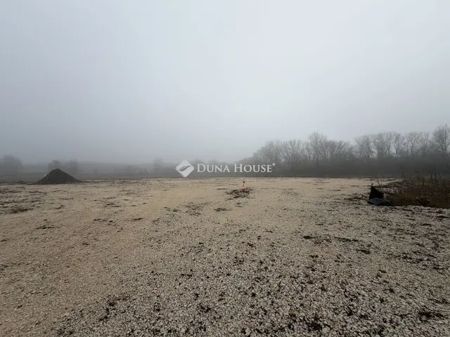 Eladó telek Sóskút, Sóskúti út 19919 nm