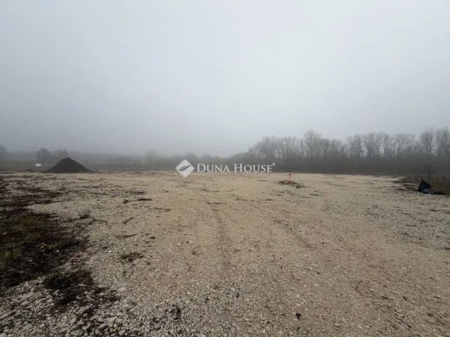 Eladó telek Sóskút, Sóskúti út 19919 nm