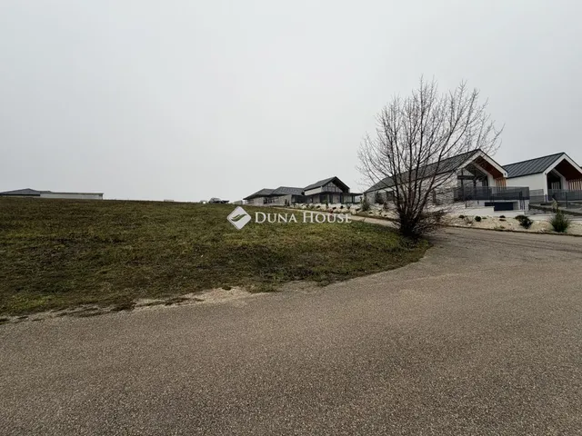 Eladó telek Budajenő 4876 nm