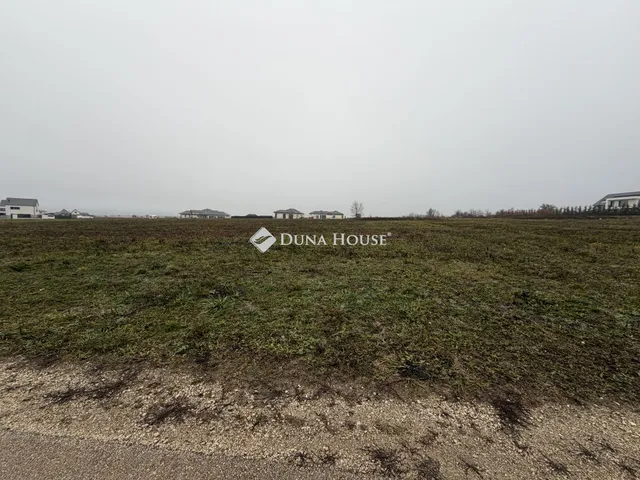 Eladó telek Budajenő 4018 nm