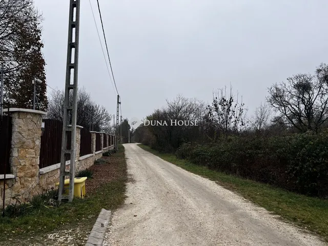 Eladó telek Budaörs, Szajkó utca 834 nm
