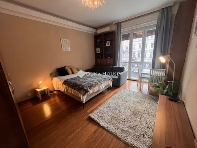 Kiadó lakás Budapest V. kerület, Károly körút 35 nm