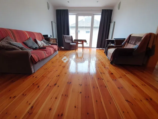 Eladó lakás Vác, Bimbó utca 200 nm