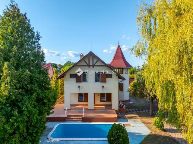 Eladó ház Kőröshegy 250 nm