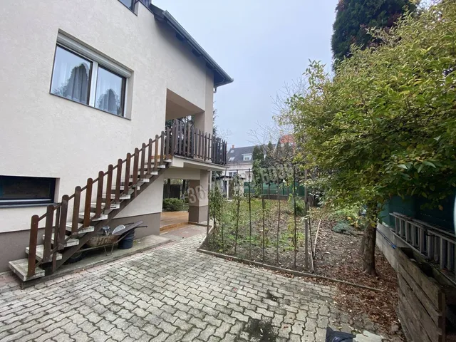 Eladó ház Sopron, Ravazd utcai lakótelep 209 nm