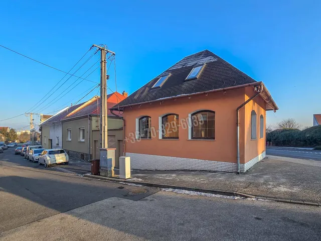 Eladó kereskedelmi és ipari ingatlan Sopron, Szentmihálydomb 195 nm