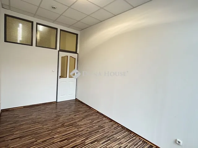 Kiadó kereskedelmi és ipari ingatlan Eger 55 nm