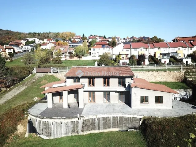 Eladó ház Üröm, Deák Ferenc utca 783 nm