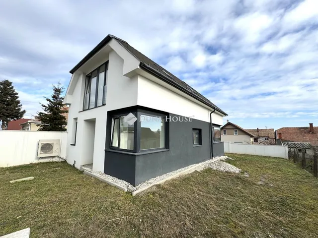 Eladó ház Győr, Csalogány utca 130 nm