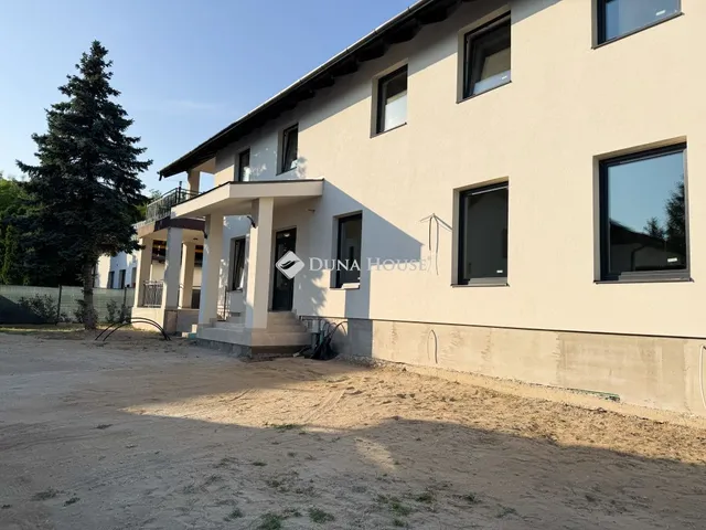 Eladó kereskedelmi és ipari ingatlan Szada 131 nm