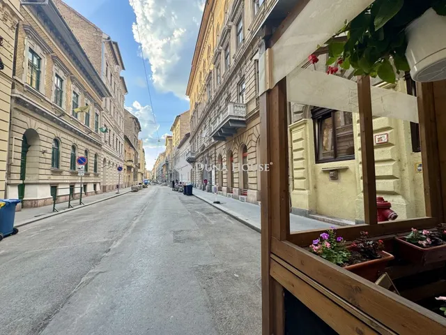 Eladó kereskedelmi és ipari ingatlan Budapest VI. kerület, Szív utca 134 nm