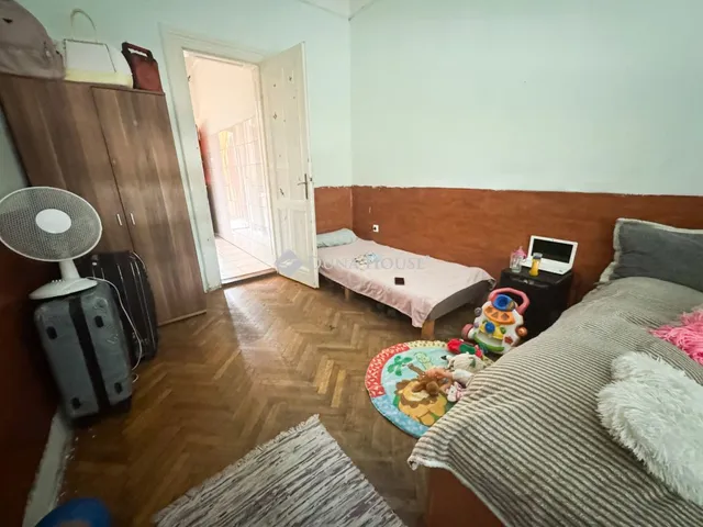 Eladó ház Budapest XV. kerület, Klebelsberg Kunó utca 275 nm
