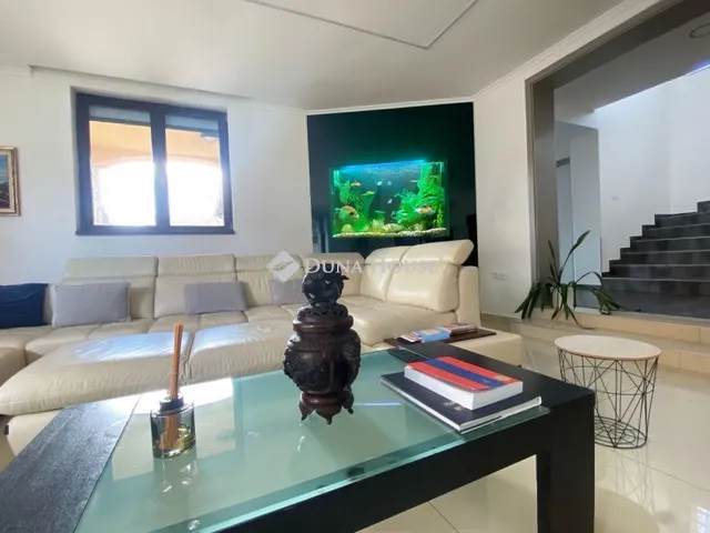 Eladó ház Csömör, Formás utca 274 nm