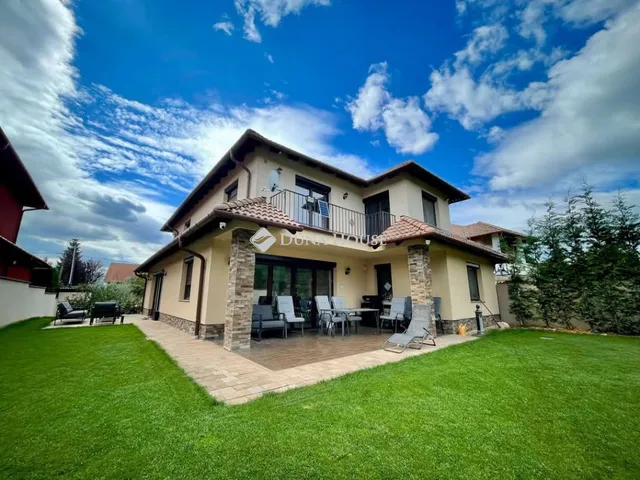 Eladó ház Csömör 274 nm