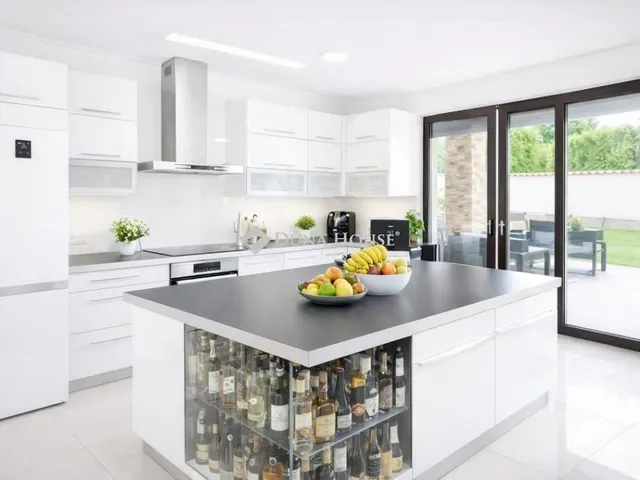 Eladó ház Csömör, Formás utca 274 nm