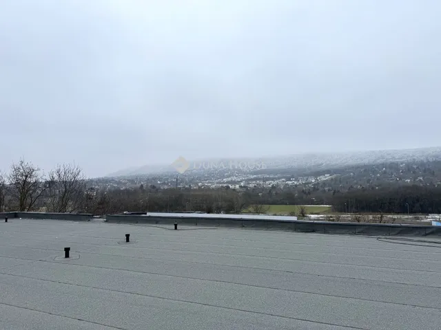 Eladó lakás Budapest III. kerület, Bécsi út 75 nm