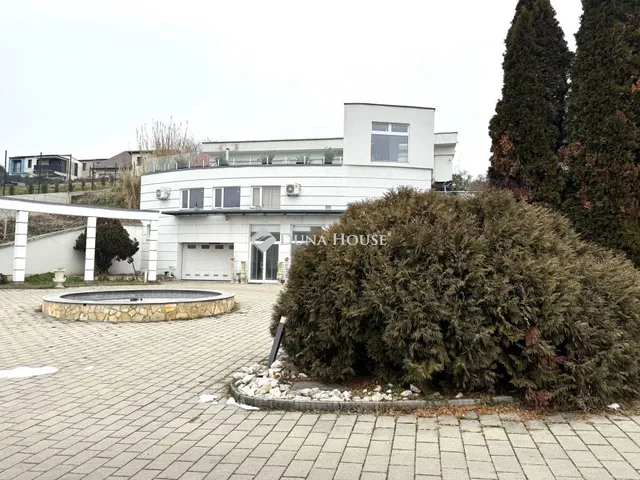 Eladó lakás Budapest III. kerület, Bécsi út 118 nm