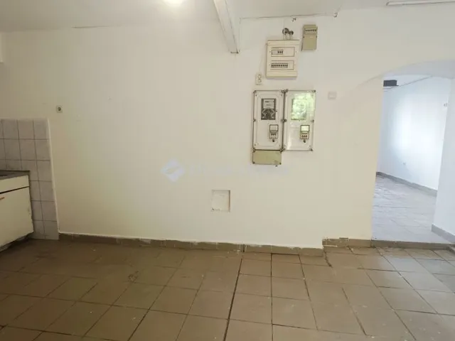 Eladó kereskedelmi és ipari ingatlan Budapest XIII. kerület, Reitter Ferenc utca 58 nm