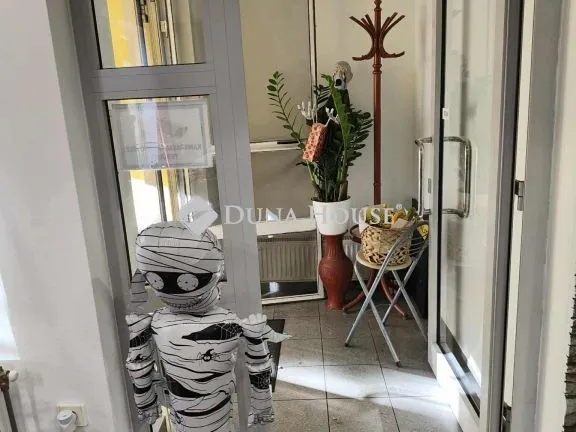 Eladó kereskedelmi és ipari ingatlan Dunakeszi, Barátság útja 111 nm