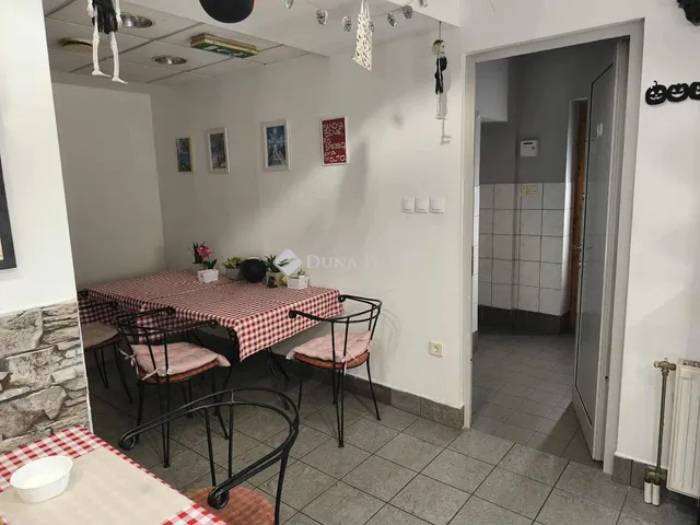 Eladó kereskedelmi és ipari ingatlan Dunakeszi, Barátság útja 111 nm