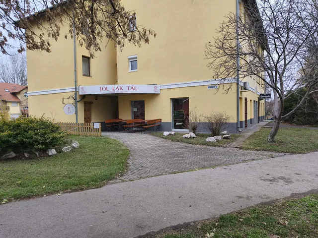 Eladó kereskedelmi és ipari ingatlan Dunakeszi 111 nm