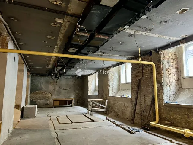 Kiadó kereskedelmi és ipari ingatlan Budapest VI. kerület, Szondi utca 180 nm