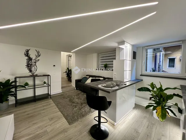 Eladó lakás Budapest VI. kerület 38 nm