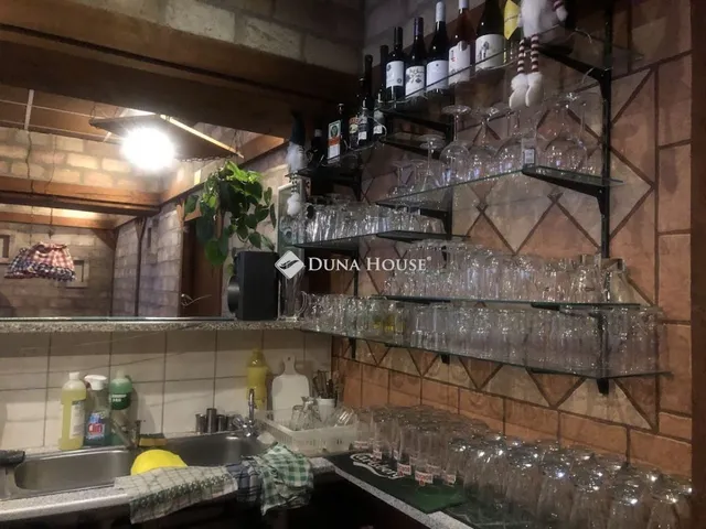 Eladó kereskedelmi és ipari ingatlan Budapest IV. kerület, Farkaserdő utca 110 nm