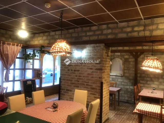 Eladó kereskedelmi és ipari ingatlan Budapest IV. kerület, Farkaserdő utca 110 nm