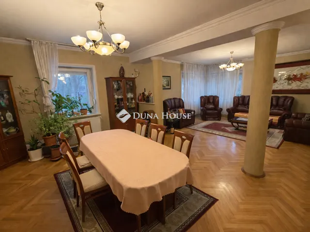 Eladó ház Budapest XVI. kerület 250 nm