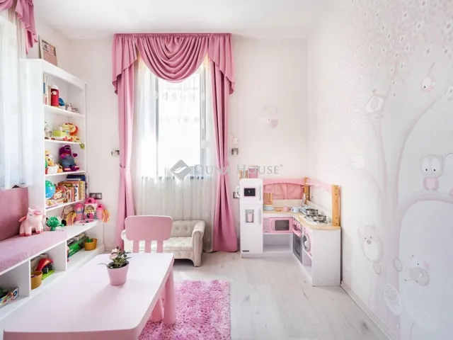 Eladó ház Fót, János vitéz utca 367 nm