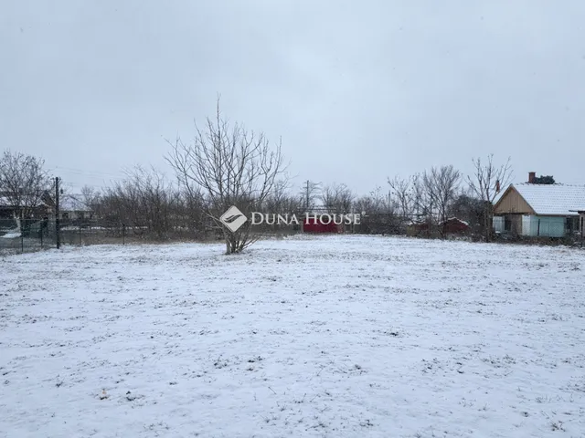 Eladó telek Csány 856 nm