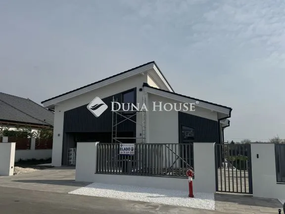 Eladó ház Budapest XVII. kerület 241 nm