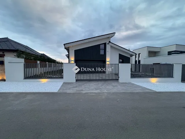 Eladó ház Budapest XVII. kerület 241 nm