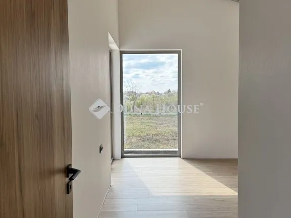 Eladó ház Budapest XVII. kerület, Forrásmajori utca 241 nm