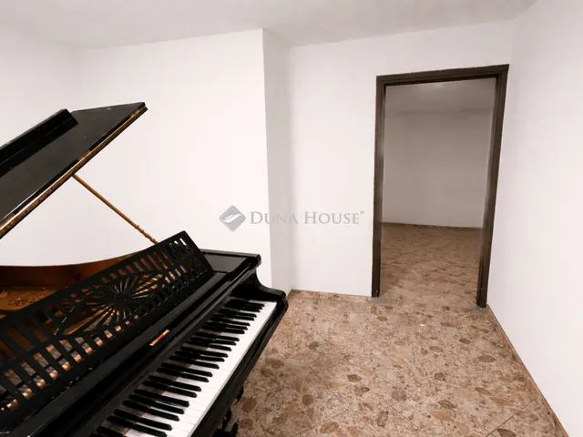 Eladó kereskedelmi és ipari ingatlan Budapest XIII. kerület, Reitter Ferenc utca 103 nm