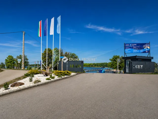 Eladó ház Abádszalók, Nagy Sándor utca 258 nm