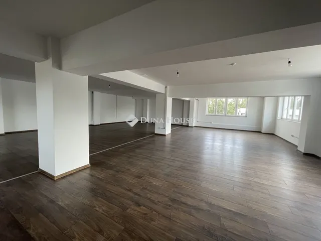 Kiadó kereskedelmi és ipari ingatlan Budapest XVII. kerület 361 nm