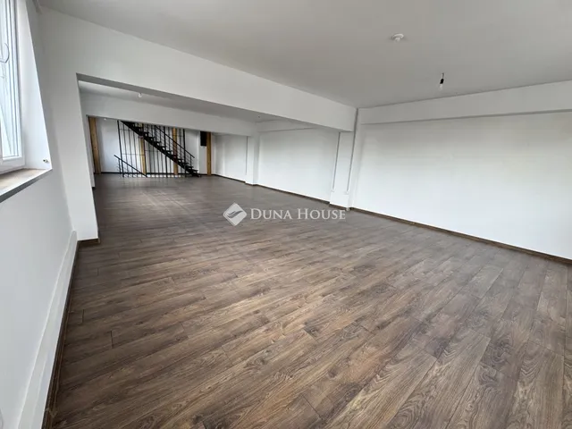 Kiadó kereskedelmi és ipari ingatlan Budapest XVII. kerület, Cinkotai út 87 nm