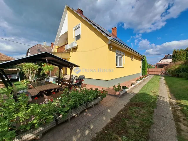 Eladó ház Balatonlelle 260 nm