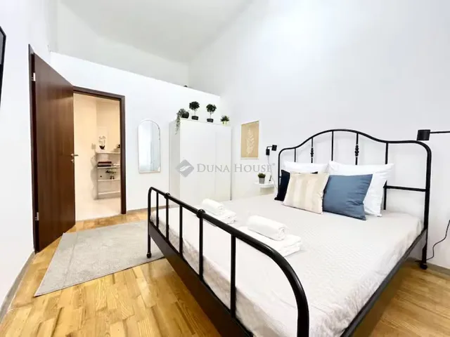 Eladó lakás Budapest VII. kerület, Rákóczi út 67 nm