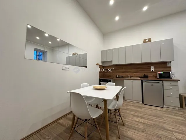 Eladó lakás Budapest VIII. kerület, Gyulai Pál utca 32 nm